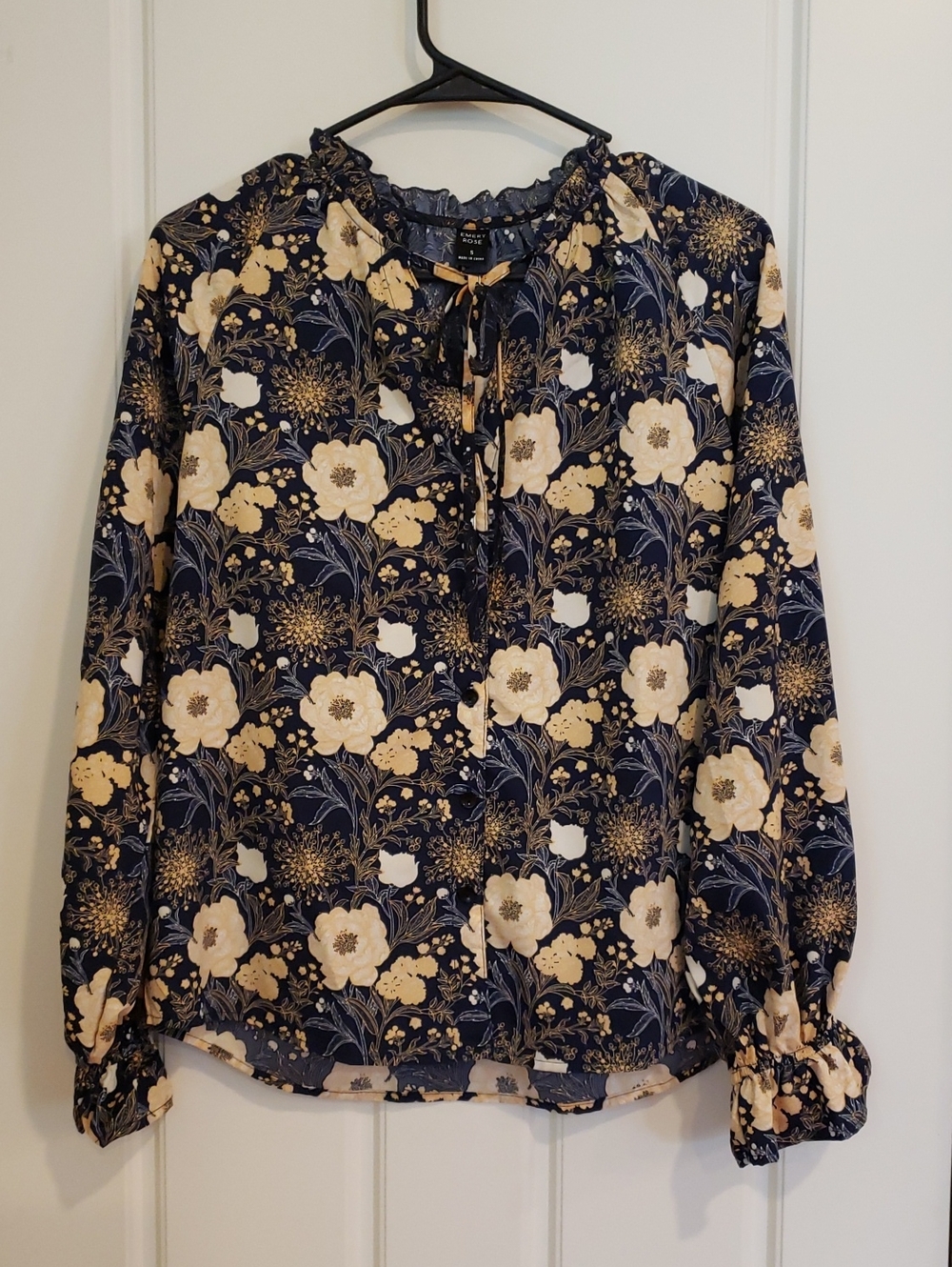 Emery Rose Women's size Small floral Blouse